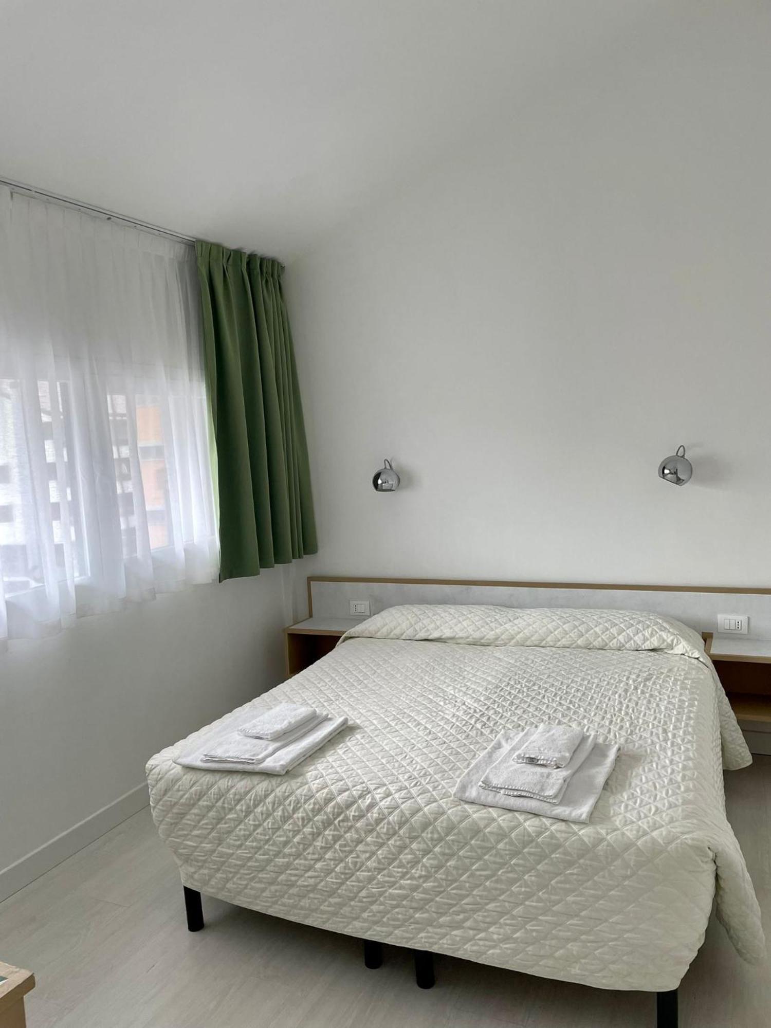Hotel Giardino Брено Экстерьер фото