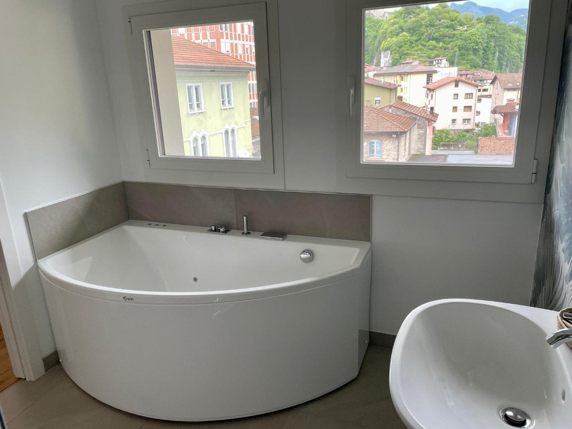 Hotel Giardino Брено Экстерьер фото