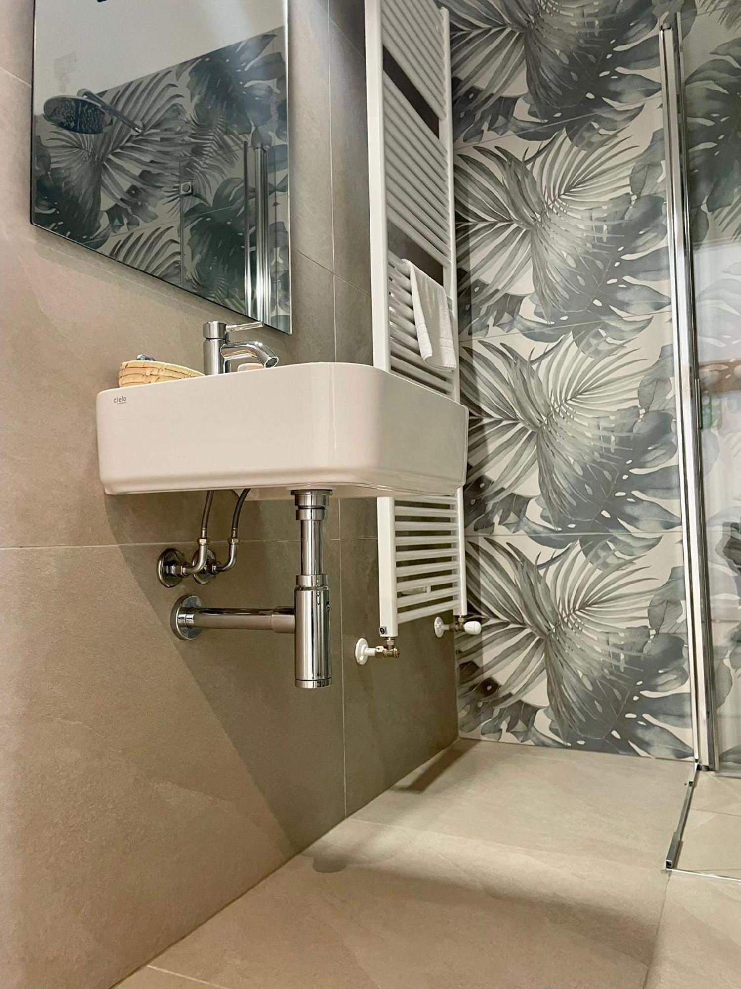 Hotel Giardino Брено Экстерьер фото