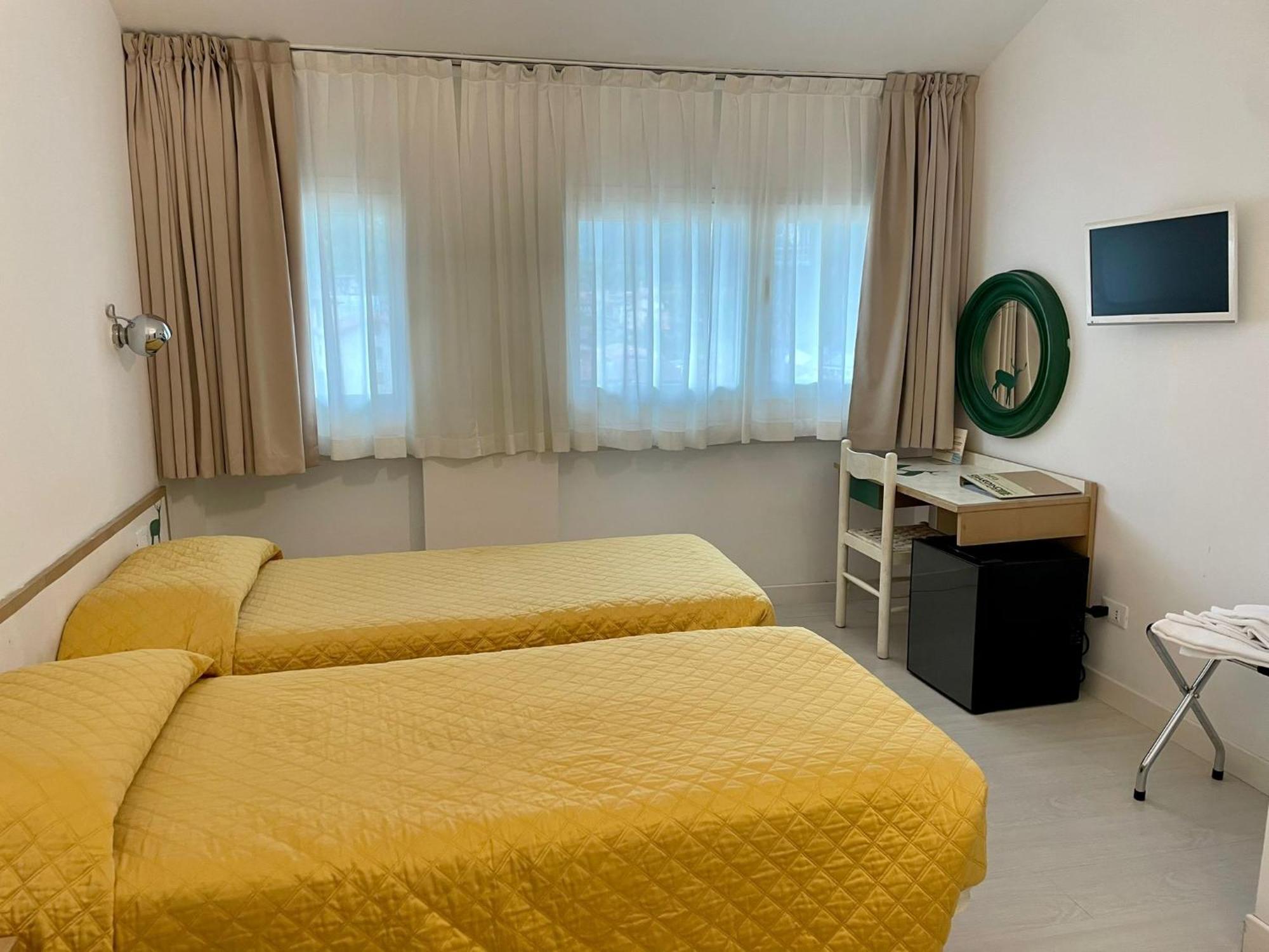Hotel Giardino Брено Экстерьер фото